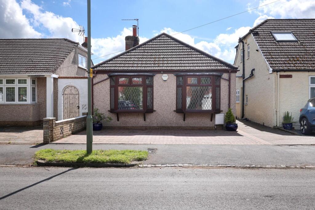 CHESTERFIELD ROAD 36 KT19 9QP (2).jpg