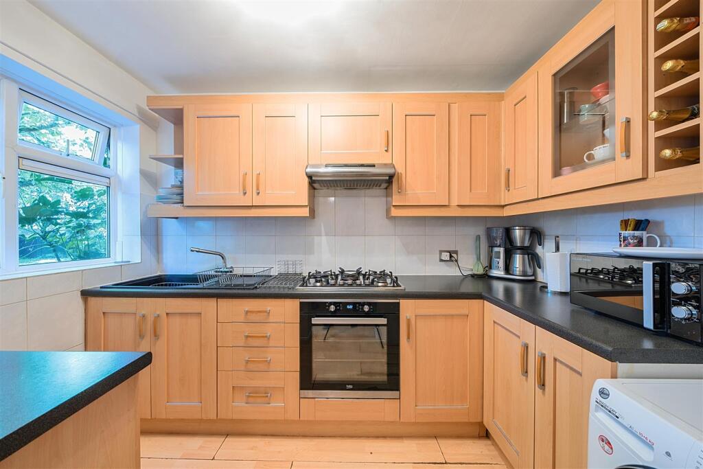 Grove Crescent - Kitchen 2.jpg