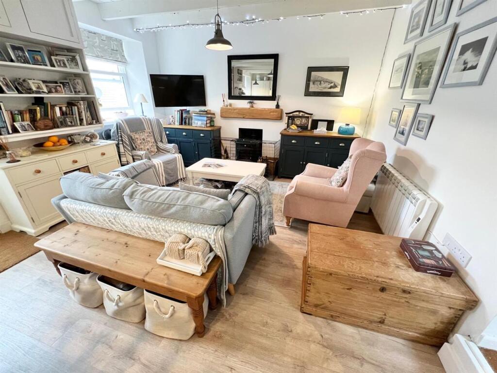 Lounge/ Dining Room/