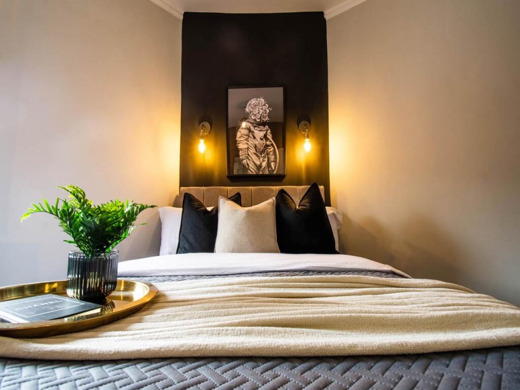 1 Highfield Avenue R