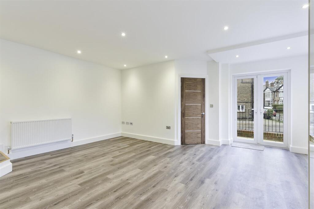 LYNWOOD OAKS FLAT 2 - (11).jpg