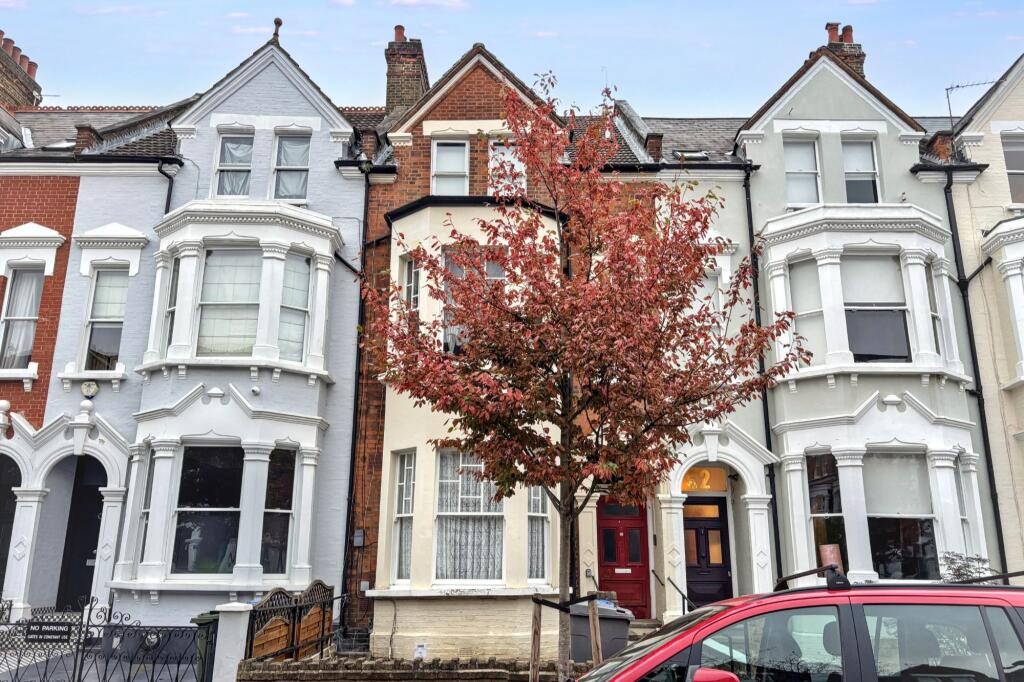 Flat B, 34 Callcott Road, Kilburn, London NW6 7EA