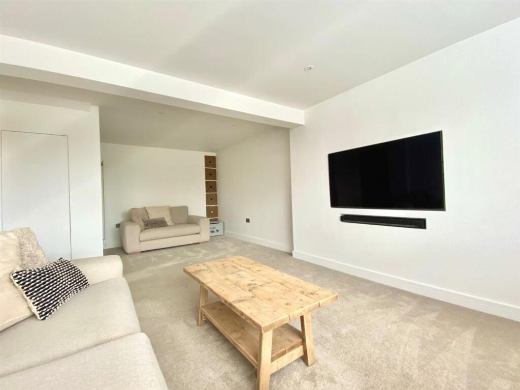 44 Broadwaters (6).jpg