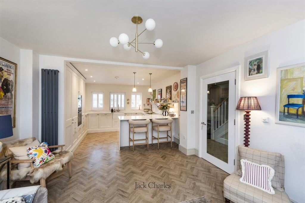 2 Oakhurst Park Gardens, TN11 8BF 008.jpg