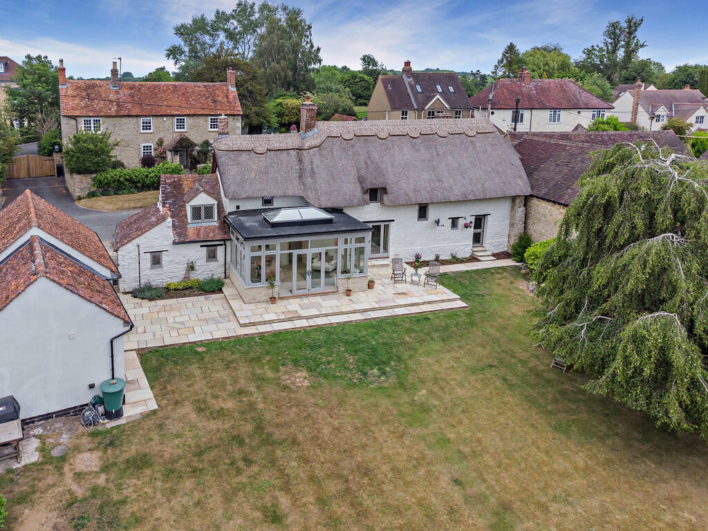 8649775-exterior2...