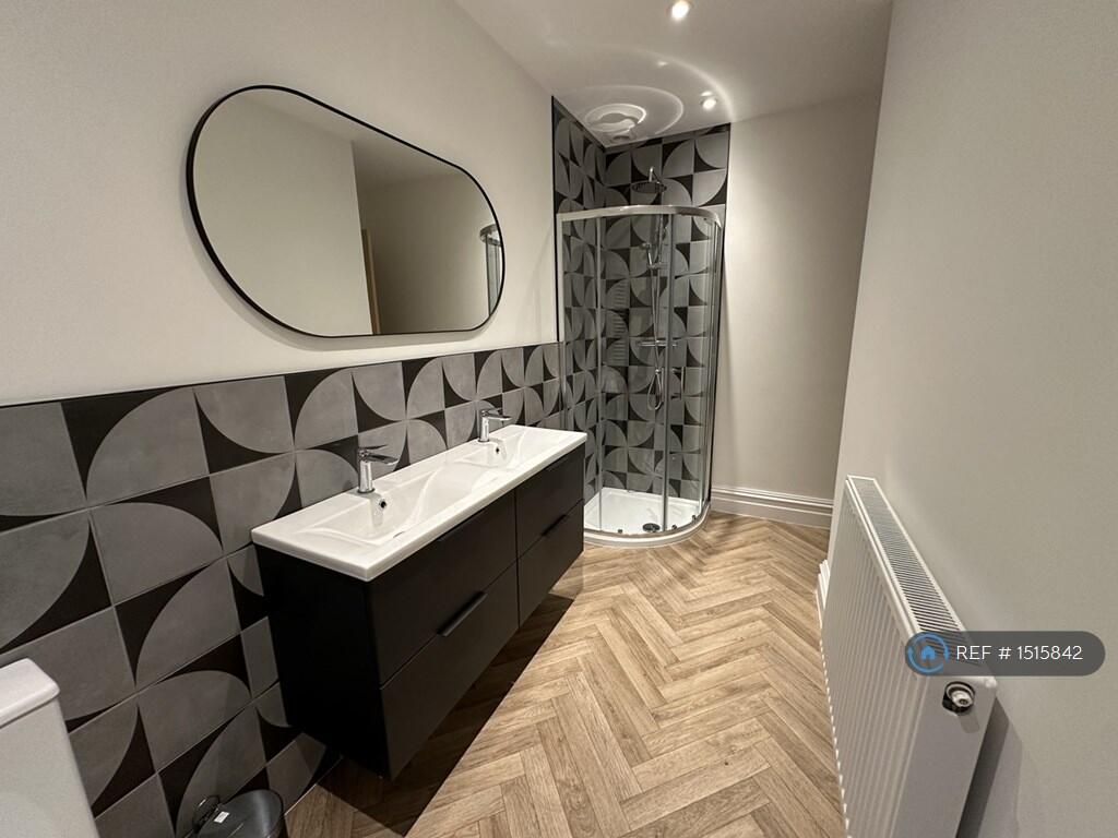 Bathroom Shared Between Rooms 3 And 4