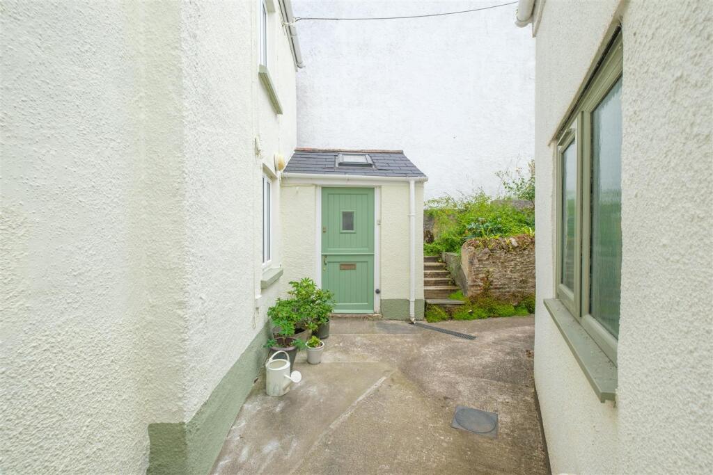 Parry Kenwyn Cottage Crafthole nPhotos-39.jpg