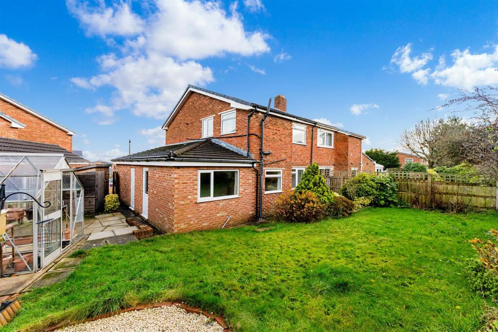 7 Epping Close garden 2.jpg