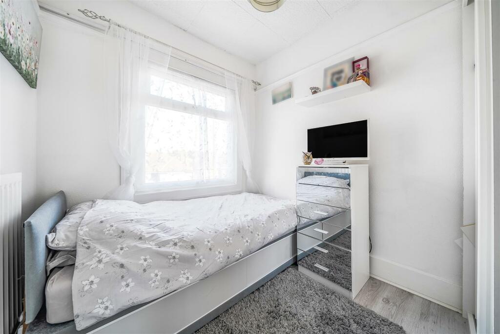Gordon Road for Sale by Guildcrest Estates - third