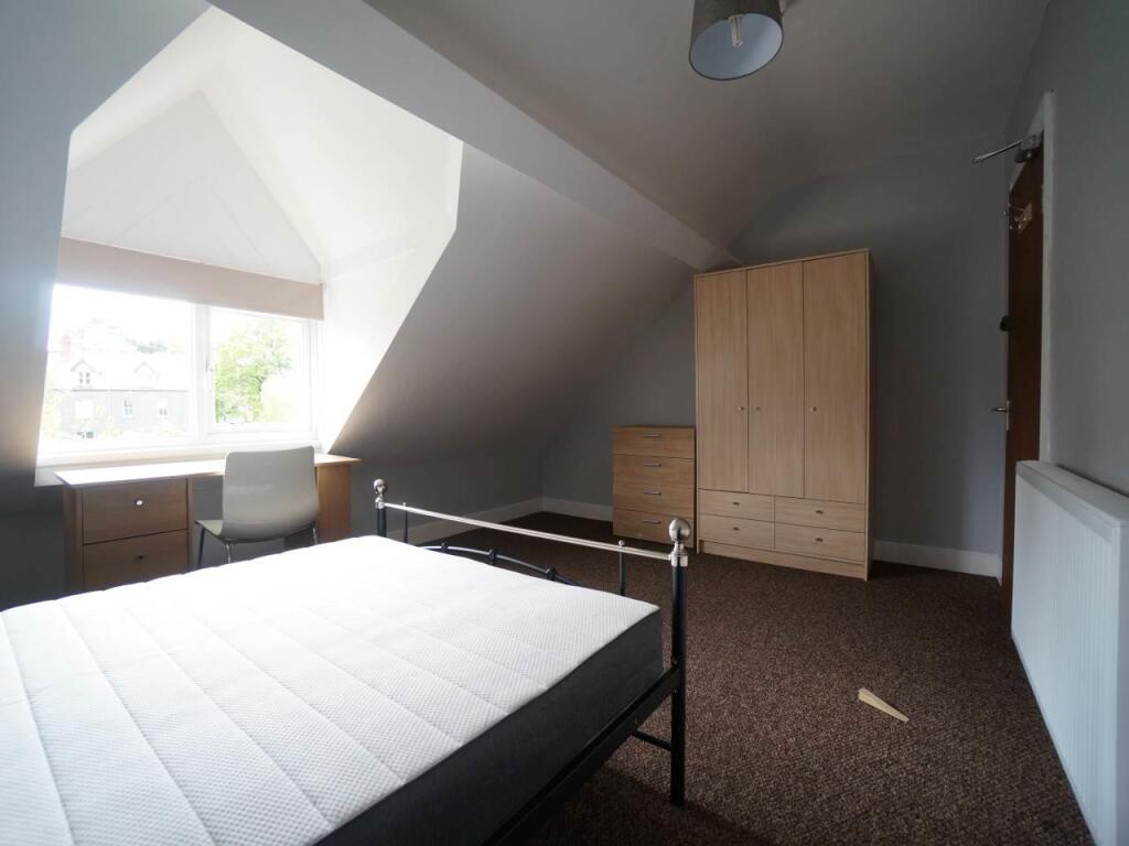 Bedroom 5.3.JPG