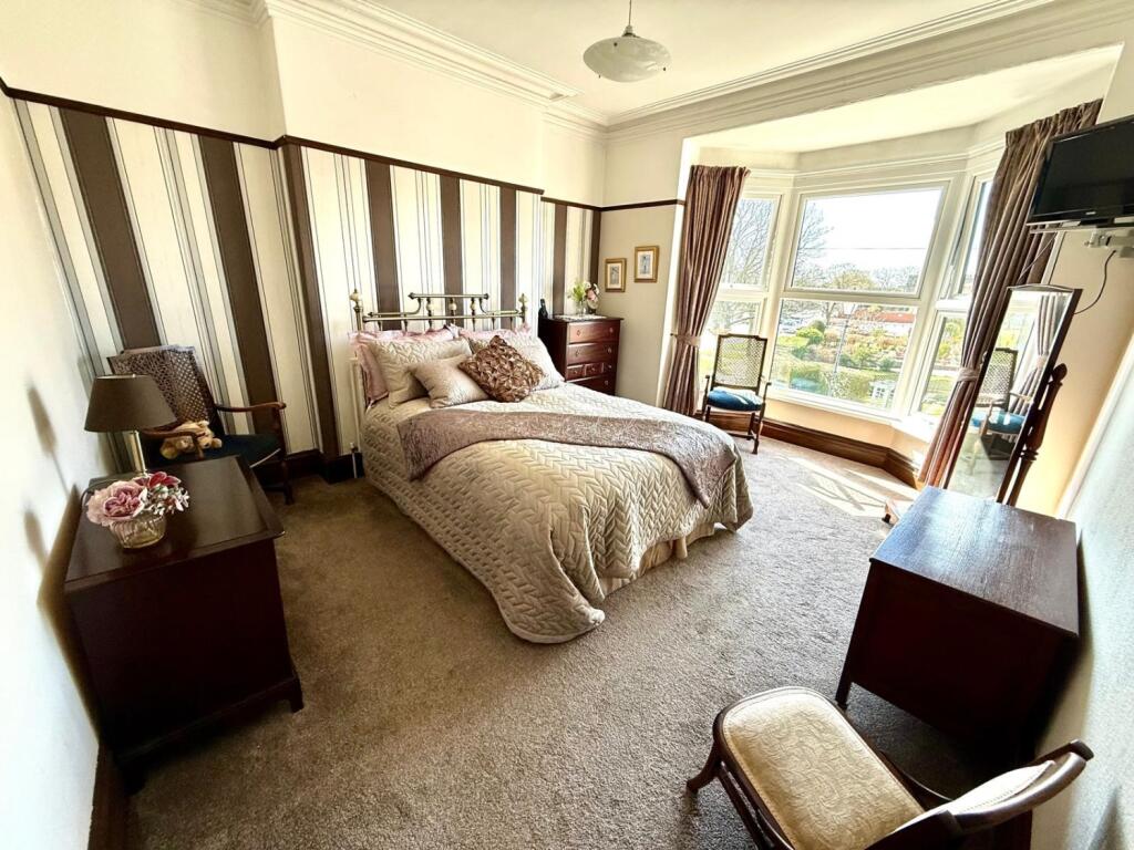 6 queen street-bed 1