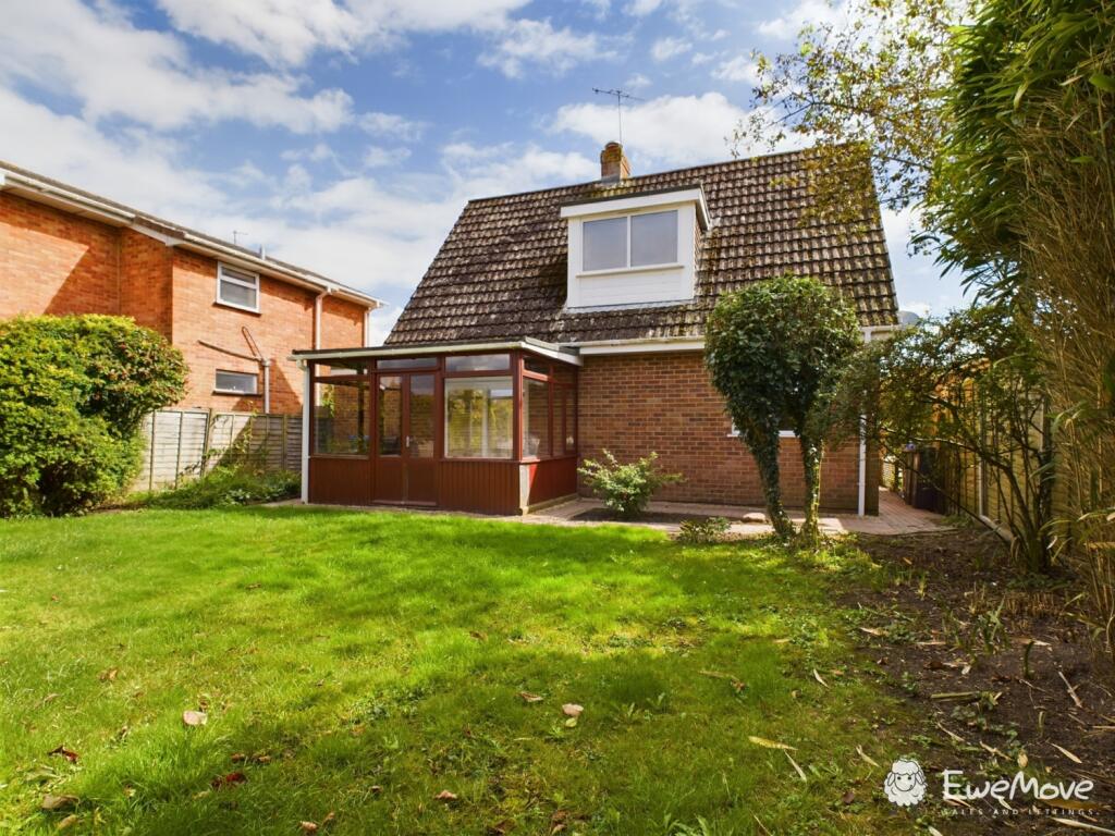 CAM02899G0-PR0037-STILL033