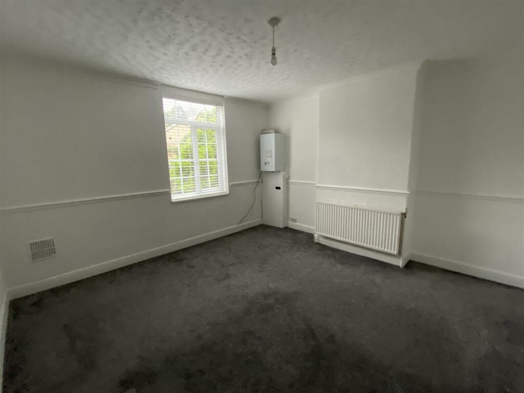 Bedroom no.1 front double: