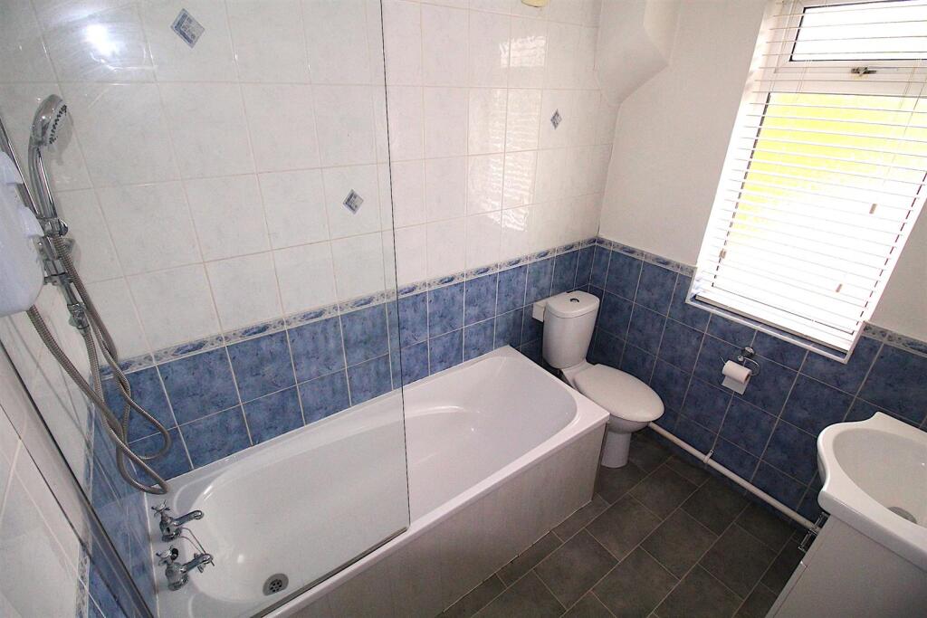 Bathroom 2.JPG