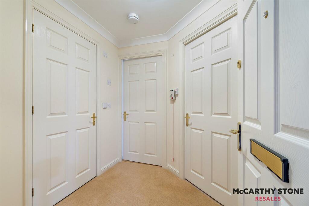 8610103-interior17-800.JPG