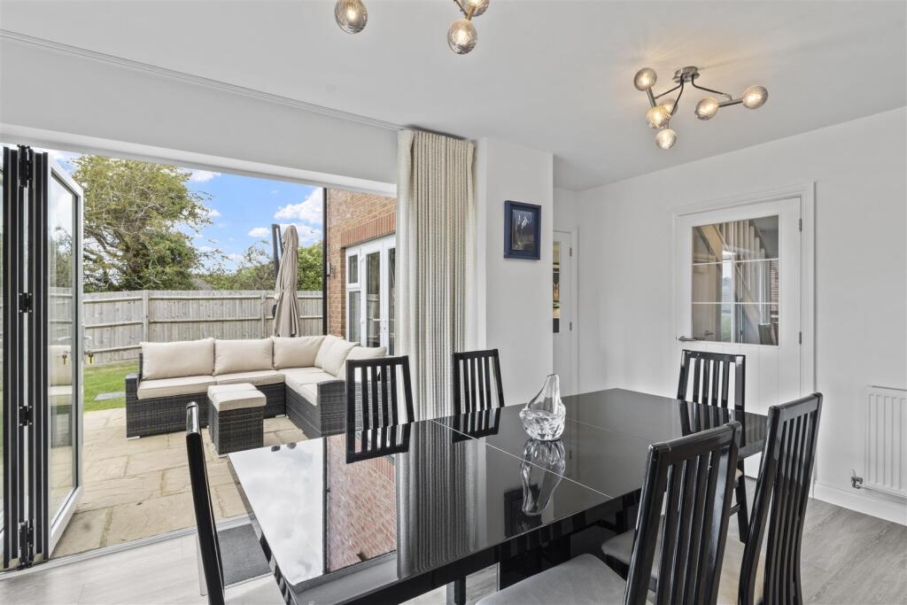 Spacious Kitchen Diner