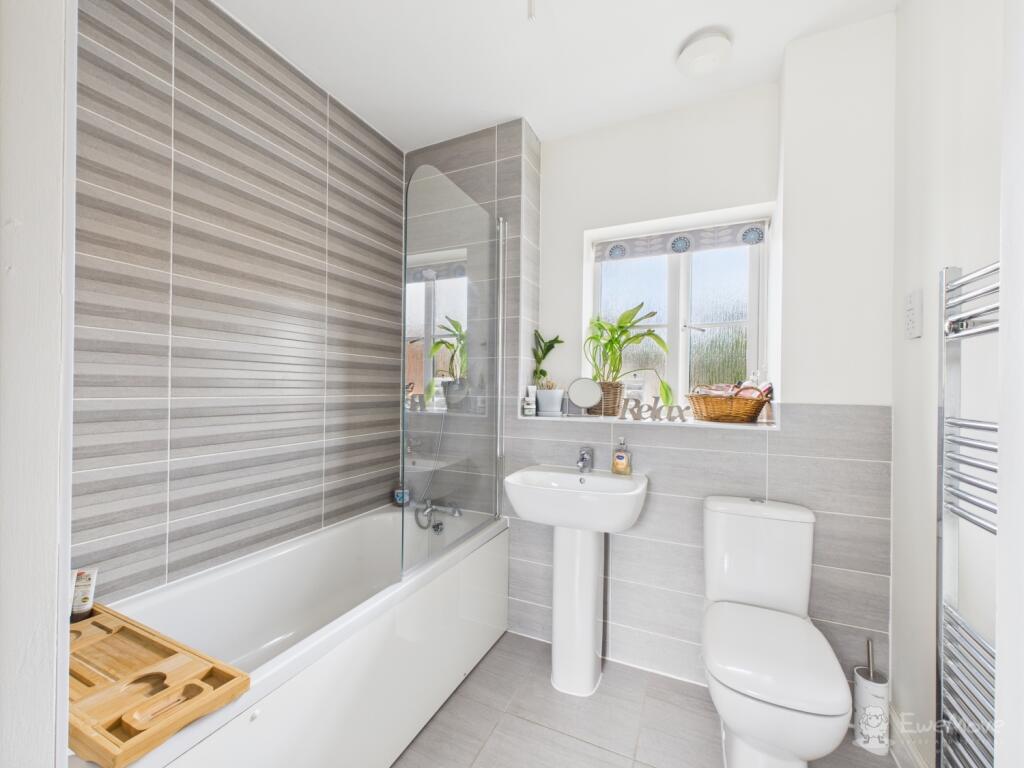 Bathroom- Mark Stephens EweMove Newmarket and Soha