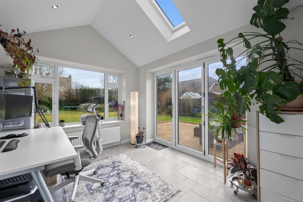 GARDEN ROOM