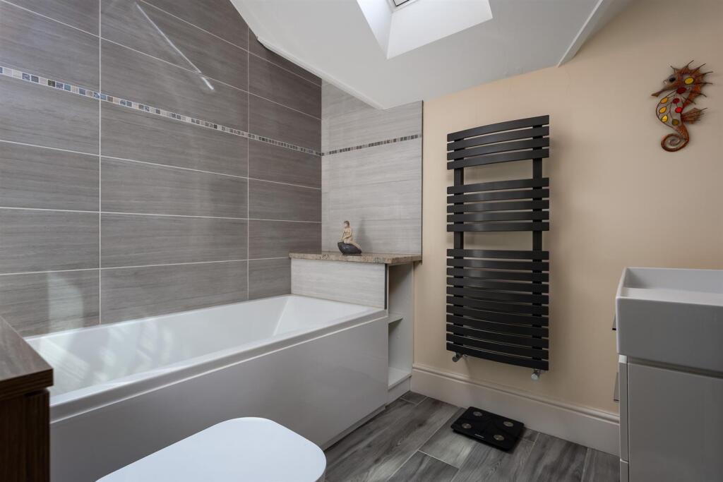 58 - The Bee Garden - GL7 5JF - Web.jpg