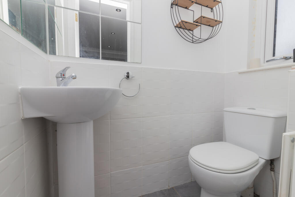 32 torbracken howwood, johnstone pa9 1dy L-17