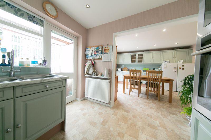 Kitchen and breakfast room