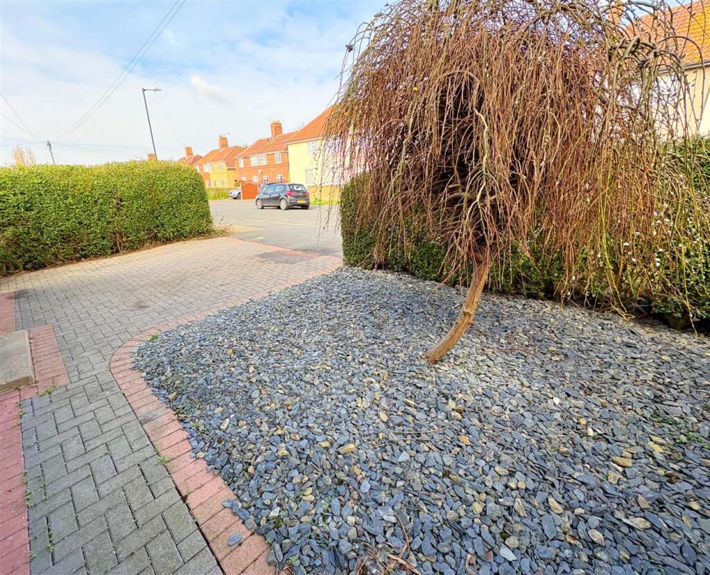 Front garden and driveway.jpg