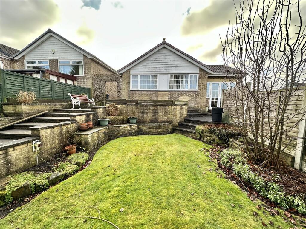 Bramleys Estate Agents - Fernlea Close - Heckmondw