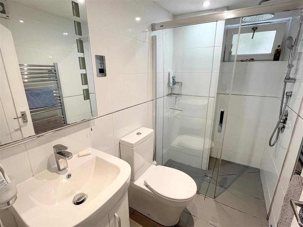 Shower Room.jpg