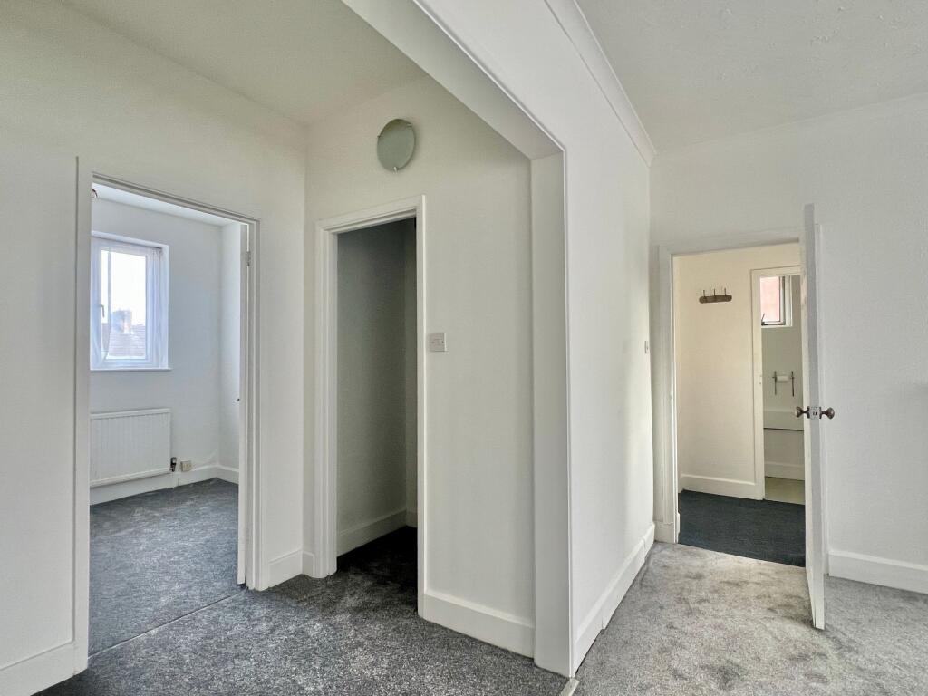 42 Belvedere Road inner hall