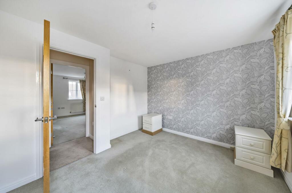 11 Robin Close