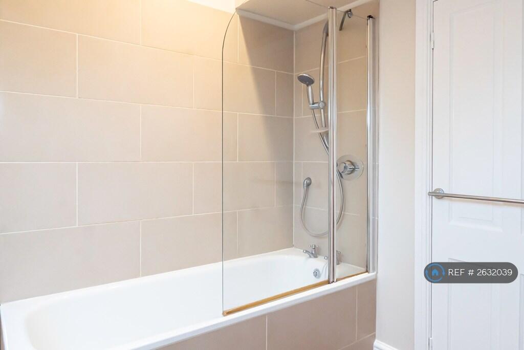 Main Bathroom Upstairs