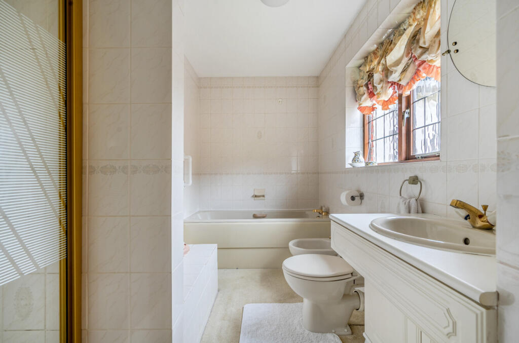 1369036-28-68f224...