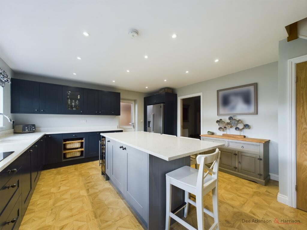 Kitchen/Breakfast Area