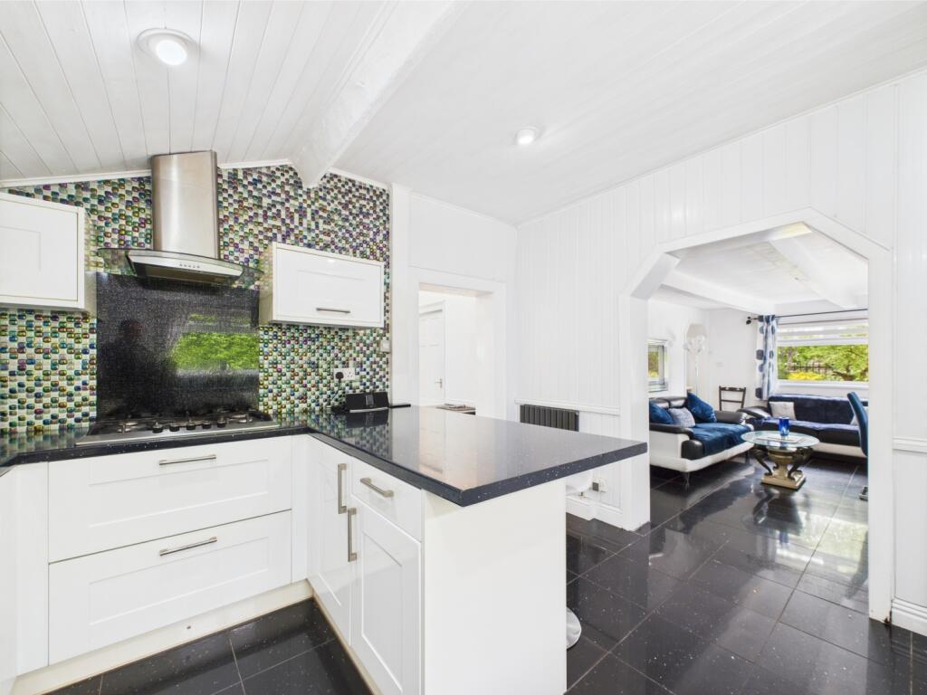 CAM02386G0-PR0125-STILL015