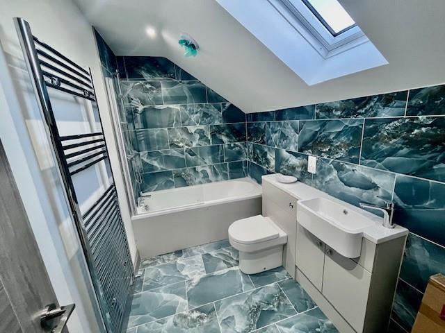 Bathroom 1.jpg