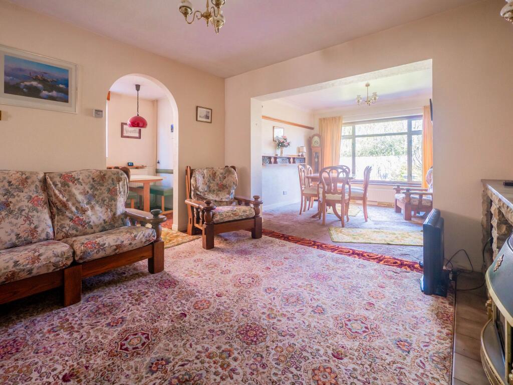 Lounge/Dining Room