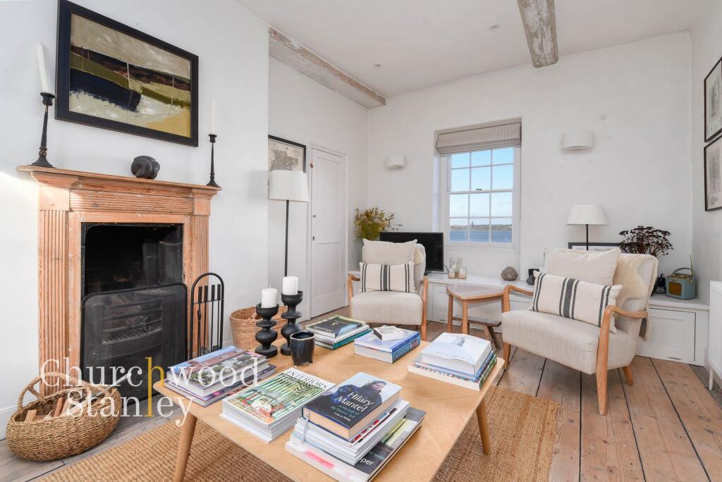 Living room (1st floor)