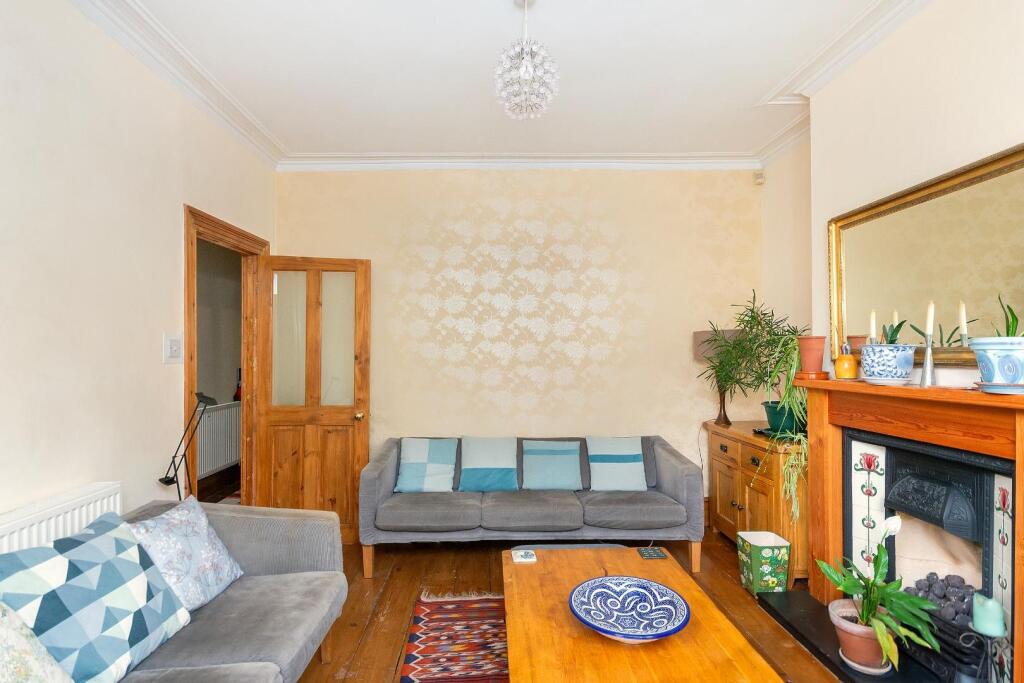 2P0RHD - Living Room C.jpg