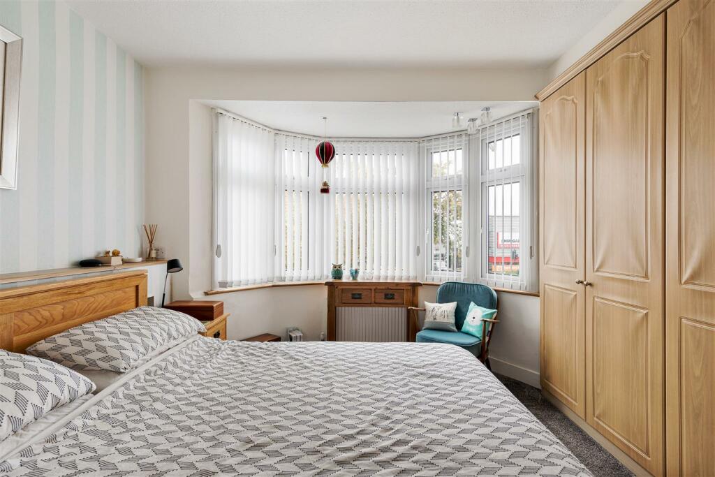 Larkshall Road E4