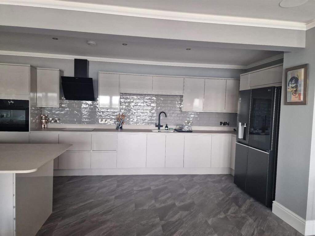 whitewings kitchen.jpg