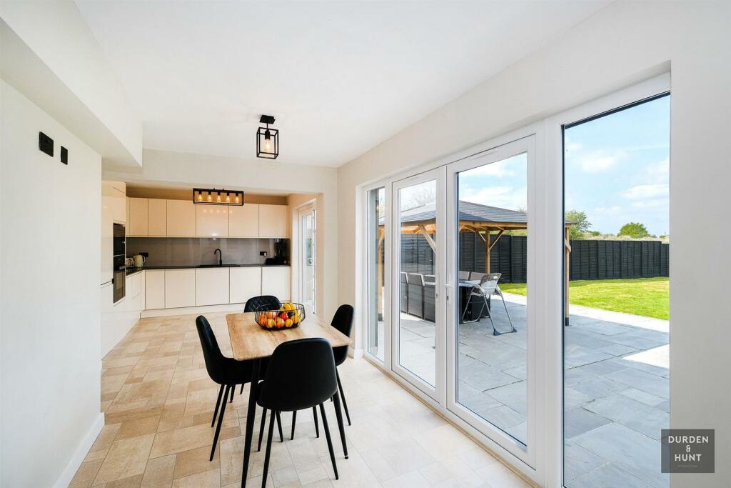 Woodgreen Road 33.jpg