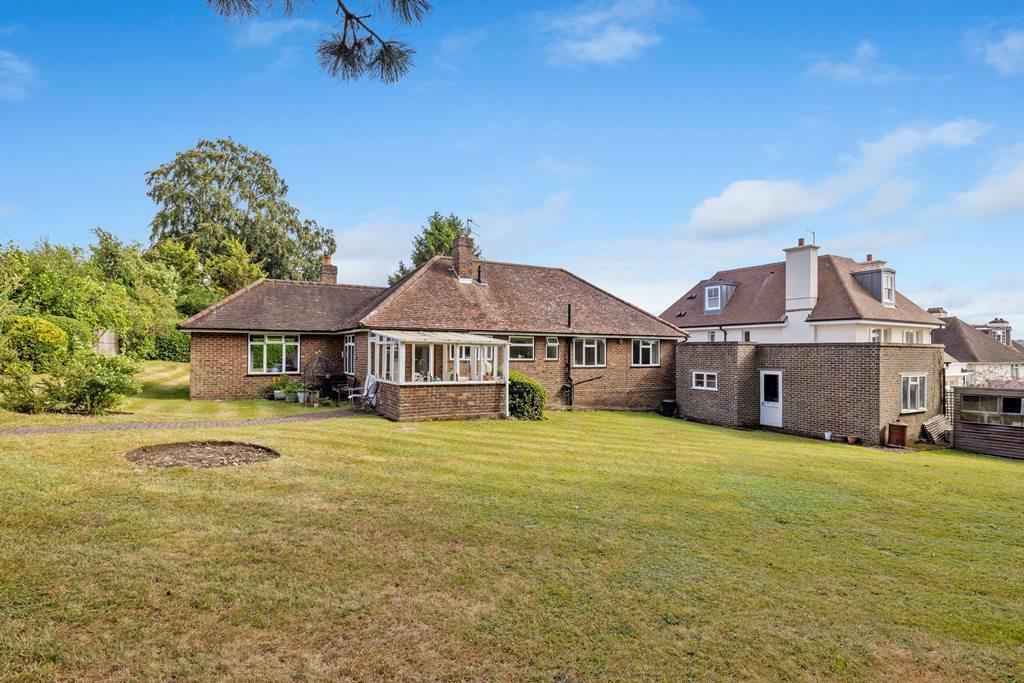 3 Elm Close, Leatherhead, Surrey, KT22 8HA-18.jpg