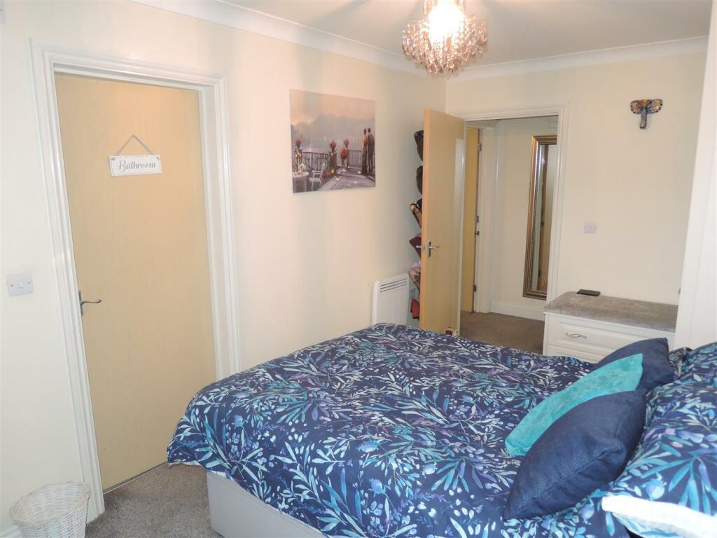 Bedroom: