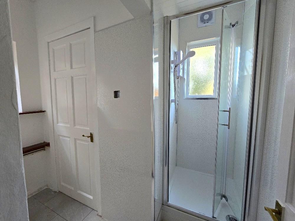 Hugh Road, Stoke - Shower Room