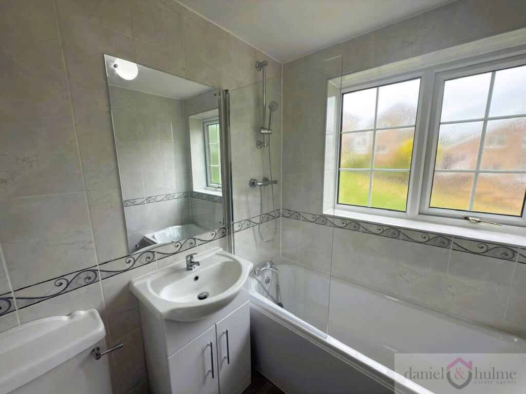 Bathroom 3.jpeg