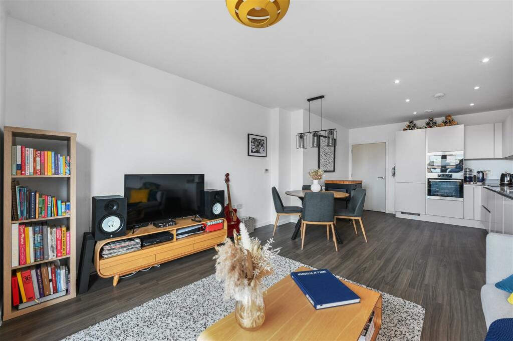 Kitchen and Reception Room 5.JPG