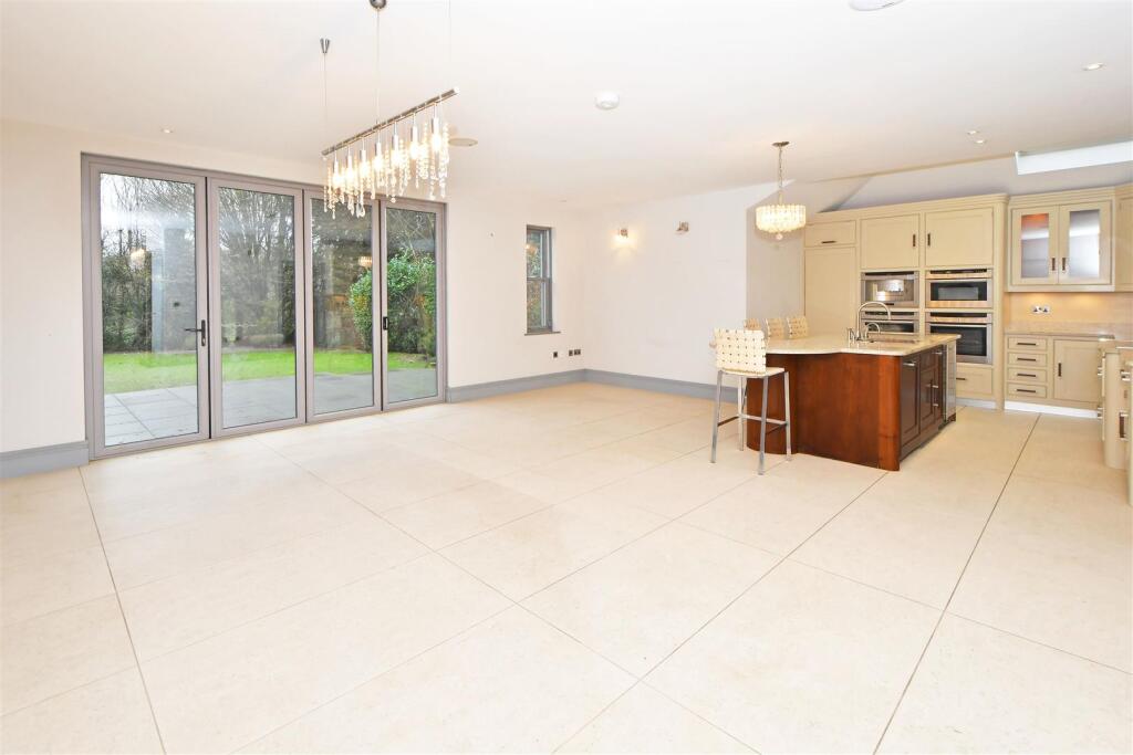 Open Plan Kitchen / Dining Area