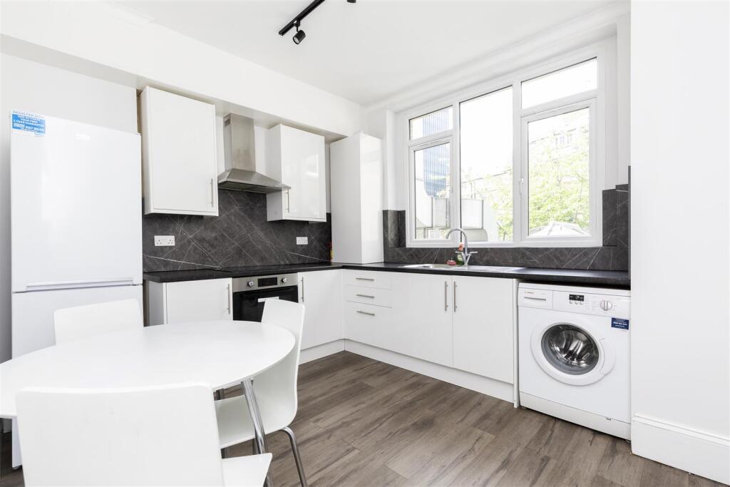 Flat A, 37 Chalton Street -5.jpg