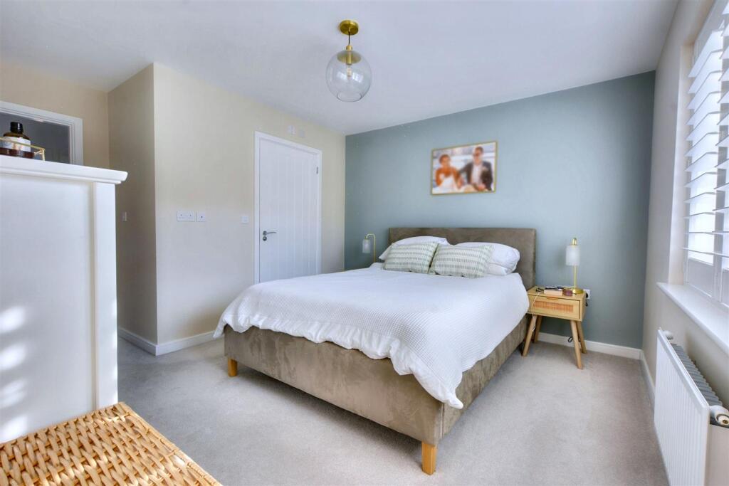 Bedroom 1_2.jpeg
