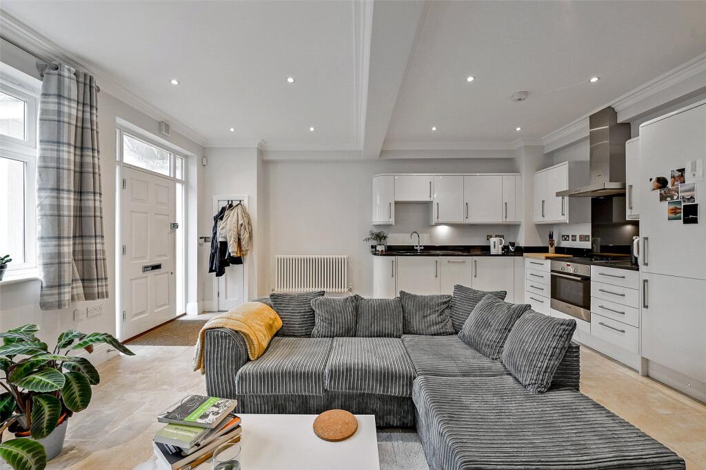 Sitting Room/Kitchen